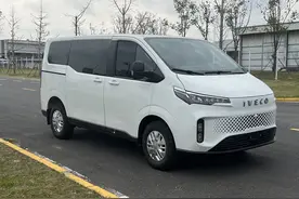 南京依维柯FIDATO全新MPV曝光，配2.0T柴油发动机，对开式尾门图片