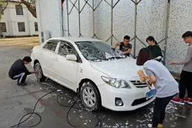 ​盘点6大“开车狠人”：停车车轮不回正，冬天开着窗户跑图片