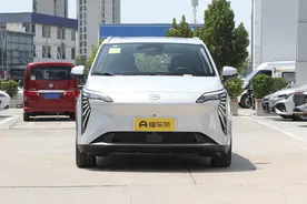 年轻人选代步车，不妨看看这款合资SUV，轴距2米75，售9.98万起图片