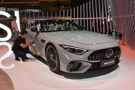 200万只能盯着燃油车，新AMG SL 63，敞篷跑车吸睛无数图片