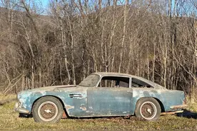 谷仓中发现报废40年的阿斯顿·马丁DB4，修复好后将价值700万RMB图片