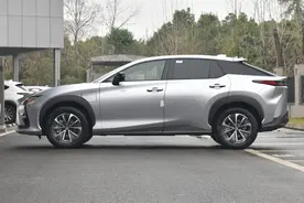 雷克萨斯中型SUV，配四驱系统，不到一万公里准新车只要20万图片