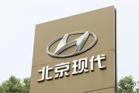 北京现代虚假宣传？广告传单上热卖车型仅5折，进店一问：想屁吃图片