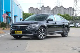 新车 | 限时15.99万起/定位中型车 新款大众帕萨特380TSI出众款到店图片