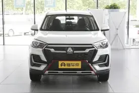 中国重汽新款SUV上市，定位中型SUV，起售价8.78万图片