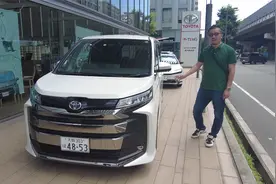 最低只卖约13.5万的丰田MPV空间有多大？静态体验丰田Noah