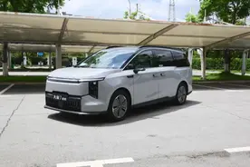 19.99万起，续航超1300km，还有冰箱大沙发！试驾大家7超混图片