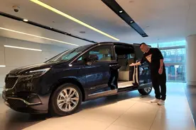 SUV和MPV谁更适合家用？最爱“保姆车”的香港已经给我们打了样图片