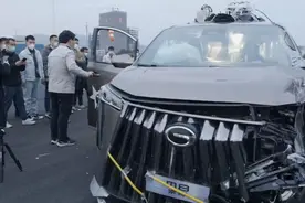扛得住总重近20吨大货车前后夹击，传祺M8宗师有多安全？图片