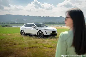 阿维塔11设计解剖：极简设计下的情感智能“化身”图片