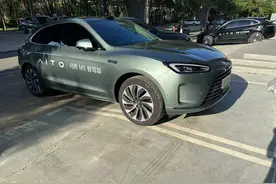 问界M5的洗车模式体验，传送带洗车一键搞定？图片