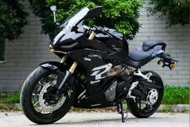 飓风也怕巷子深！贝纳利Tornado402R全解析，适合新手的双缸仿赛图片
