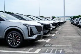 凯迪拉克XT5实车曝光 有点小帅 车身/轴距都加长图片
