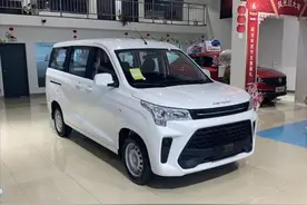 东风小康风光380到店，造型大气，7/8座任选，对标五菱宏光PLUS图片