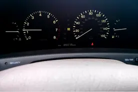 冷启动热车，是以怠速降下来为标准吗？图片
