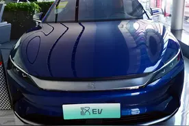 比亚迪汉“极光蓝”到店，外观更年轻，续航605km，还带丹拿音响图片