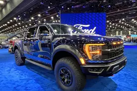 福特F-150猛禽R，配5.2L V8发动机，适合重度越野图片