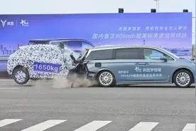 高端新能源MPV再升级 试驾2024款岚图梦想家图片