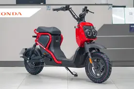 售6099元，本田E合资代步踏板，一次能跑180里路程，净重54kg图片