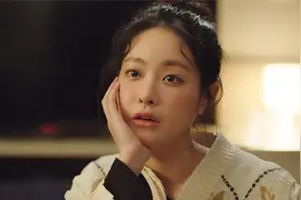 搞笑又狗血的喜剧片。 倒霉蛋最终还是不可救药的爱上了女疯子视频封面
