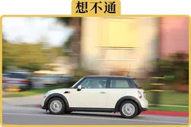 为什么路上总是有人喜欢龟速行驶图片