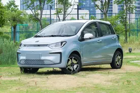 5门5座的高配电动小车，续航306km带快充，便宜好养活，思皓E10X图片