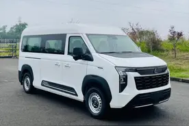中国重汽先锋官V电动版正式申报，侧滑门，车长5492mm，7/9座布局图片