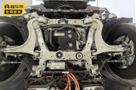 小鹏X9拆车：底盘接近满分，全铝合金舍得下本儿！图片