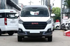 轴距2960mm，顶配5W出头中型7座家用MPV，油耗7.1L，实拍金海狮M图片