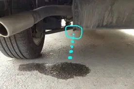 汽车排气筒滴水，是车辆出现问题了吗？图片