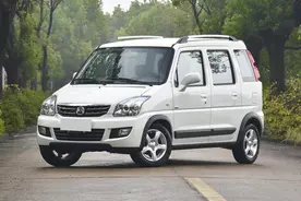 5.10W，低油耗家用代步小车，空间够用车身好停车，实拍北斗星X5图片