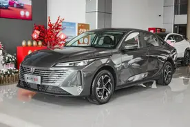 探店长安第三代逸动，优惠后7.09万起步，轴距2765mm，能买吗？图片
