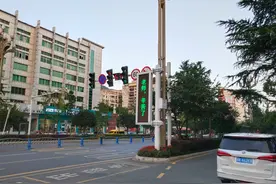 32米一个红灯，3分钟的路得走1小时，台湾省义林路成司机“噩梦”图片
