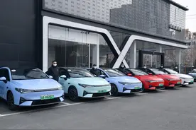 小鹏P5放大招！跨楼层记忆泊车+高速NGP体验图片