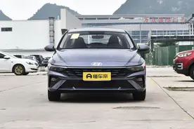 现代伊兰特起售价降至7.58万起，对比秦PLUS DM-i，它能卖得好吗？图片