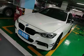 20万预算你会选宝马3系吗？论操控怕过谁。粉丝：这车怎么有点怪图片