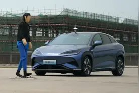 什么是AEB主动刹车？比亚迪拍了个视频给你看图片