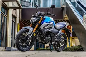 9980元起售！专属年轻人的运动街车：水冷电喷150，续航500km图片