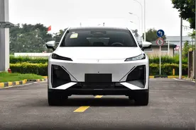 售价16.99万元起，2025款深蓝S07上市，标配智驾，动力升级图片