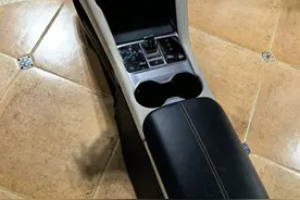 全国首例 21款比亚迪宋Plus-DMi改装冠军版扶手换档面板+50w快充图片