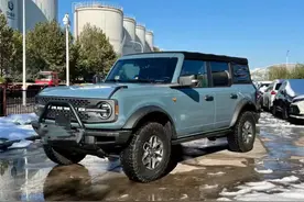 福特Bronco运抵天津港，配 V6+10AT+三把锁，能撼动坦克300地位？图片