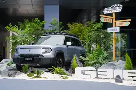 5米方盒子，316kW，7.7L油耗，四驱带空气悬架，硬刚豹5图片