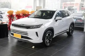 2.0T可爆发261马力，标配索尼音响+连体大屏，星途追风为何不火？图片