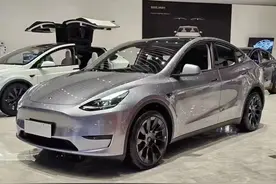 特斯拉Model Y“快银”车漆实车图曝光，搭载辅助驾驶硬件HW4.0图片