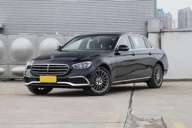 43.99万起，配2.0T+9AT，实拍2022款奔驰E级，能否坐稳C级标杆？图片