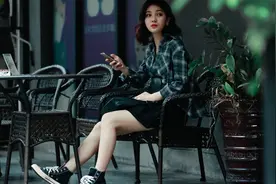 小说：富婆看到我的照片，竟强迫她儿子娶我图片