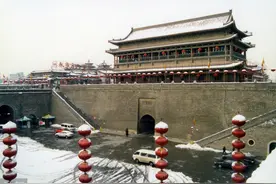 小说：真男人，战沙场，一点寒芒先到，随后枪出如龙！图片