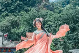 小说：逃荒路上，发财还有美人相陪。图片