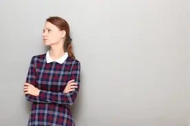 小说：穷小伙被未婚妻退婚，闺蜜和她分享他的真实身份，她却不信图片