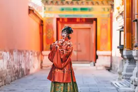 小说：女主画风清奇，钻狗洞爬进摄政王府图片